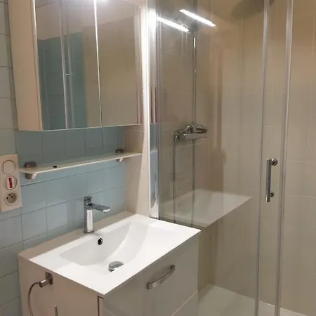 69m2 Ascenseur Climatiseur Centre De 24 *